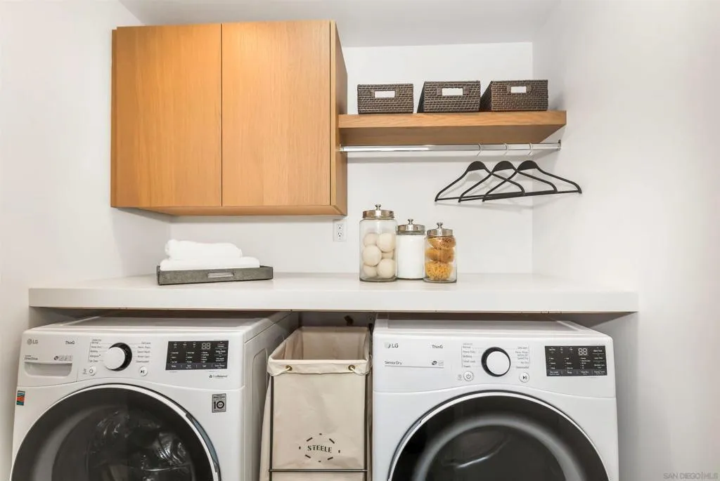 La Jolla, California 92037, United States, 4 Bedrooms Bedrooms, ,5 BathroomsBathrooms,Residential,Active,208677