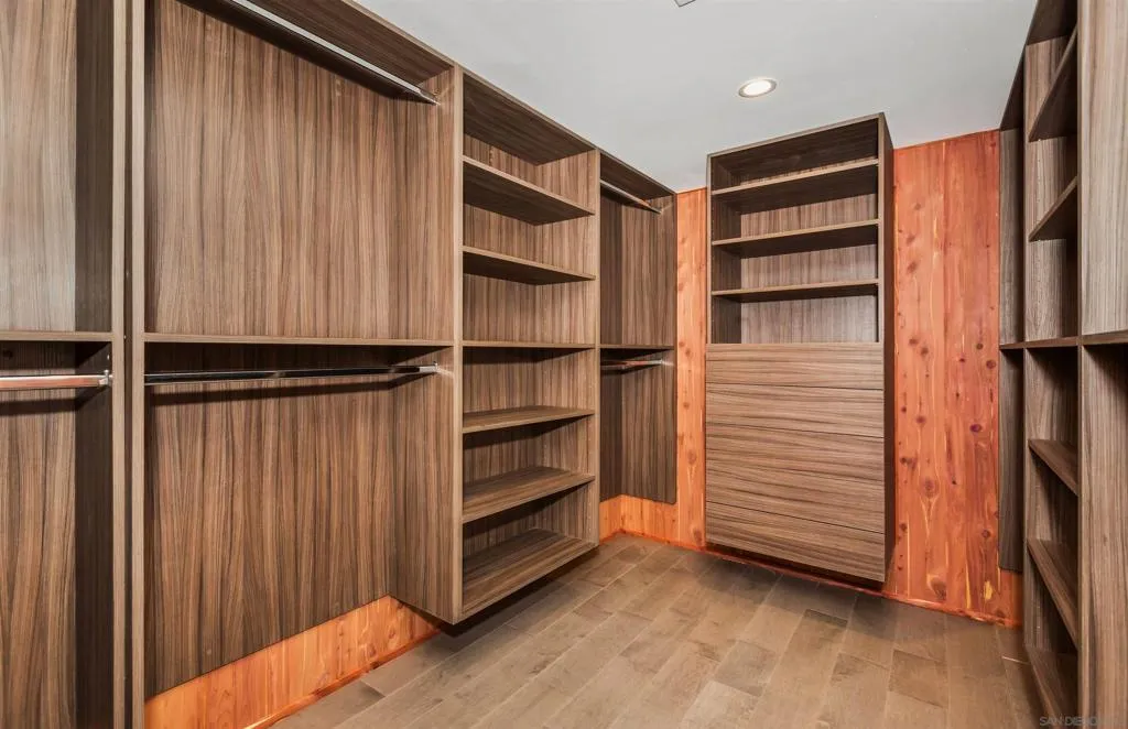 La Jolla, California 92037, United States, 4 Bedrooms Bedrooms, ,5 BathroomsBathrooms,Residential,Active,208677