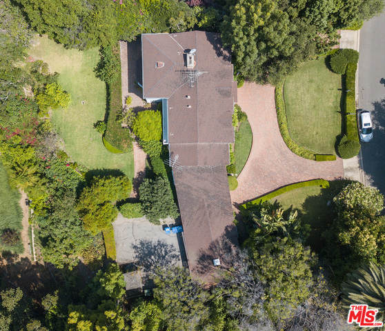 Literally surrounded by two $50,000,000+ mansions, this property is the PERFECT place to build your dream home. Private and quiet with a serene mountain and sky view. With "Simply the Best" address, this property follows the first rule of real estate: Buy the least expensive house in the best neighborhood. Two parcels, almost 17,000sf. Easy to show and see. First time on the market in 47 years.