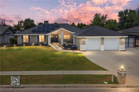 Photo of 10906 Dee Dee Avenue, Bakersfield, CA 93312 (MLS # SR26131702)