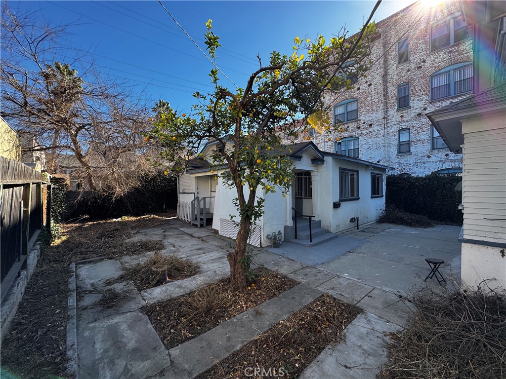Properties 1 1730 N Kenmore Avenue