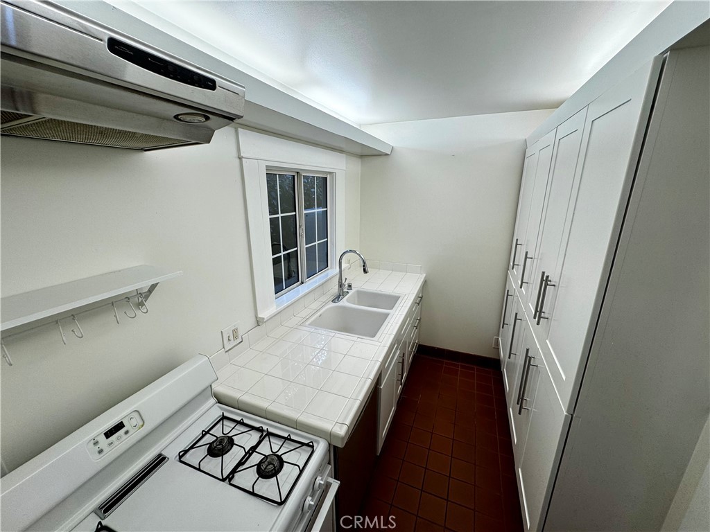 Properties 3 1730 N Kenmore Avenue