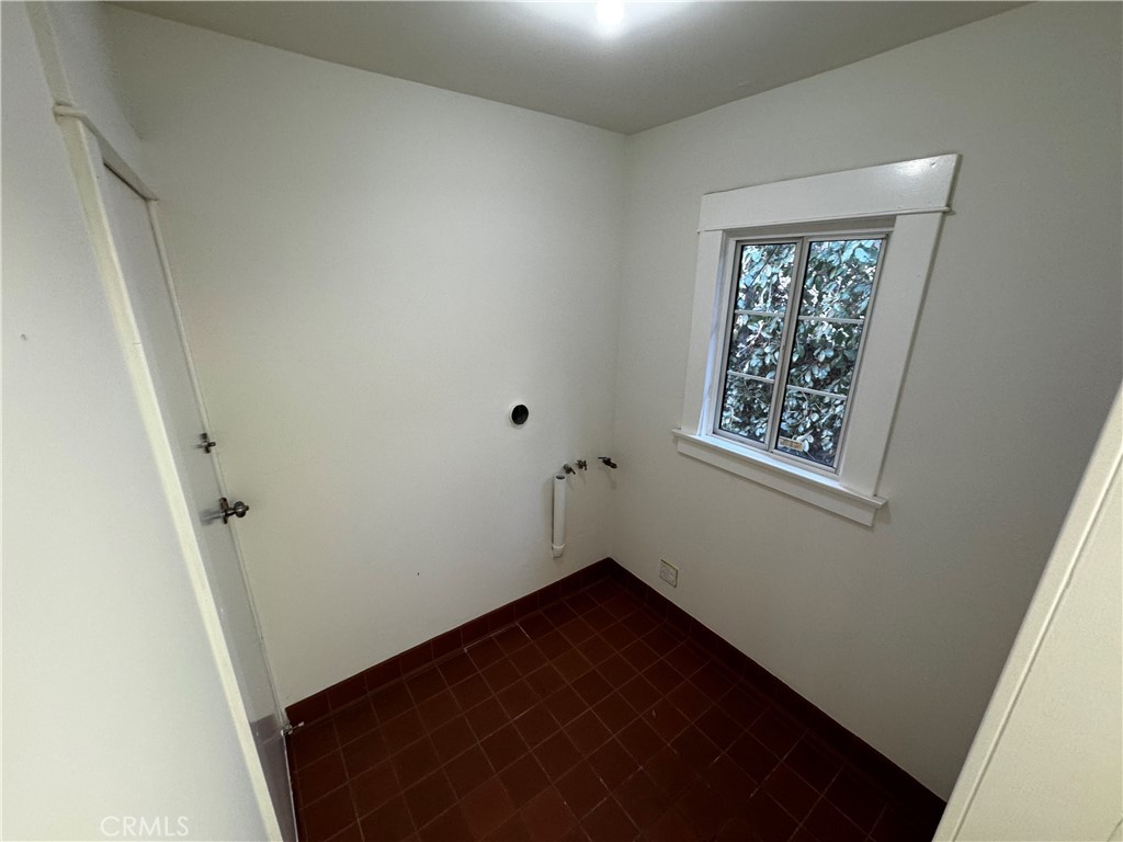 Properties 4 1730 N Kenmore Avenue