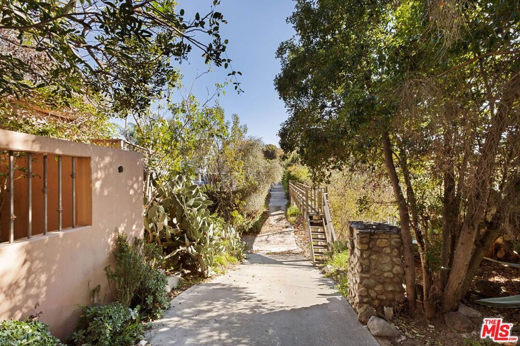 Photo of 5863 Bonsall Drive, Malibu, CA 90265 (MLS # 26640967)