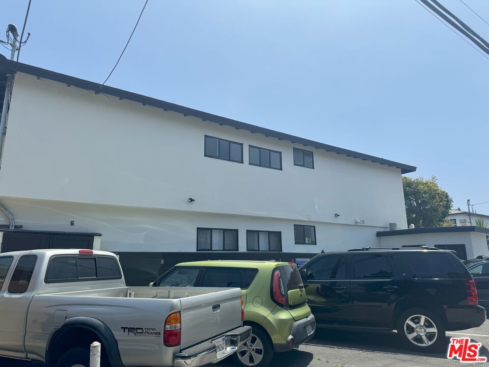 3794 Rosewood Avenue