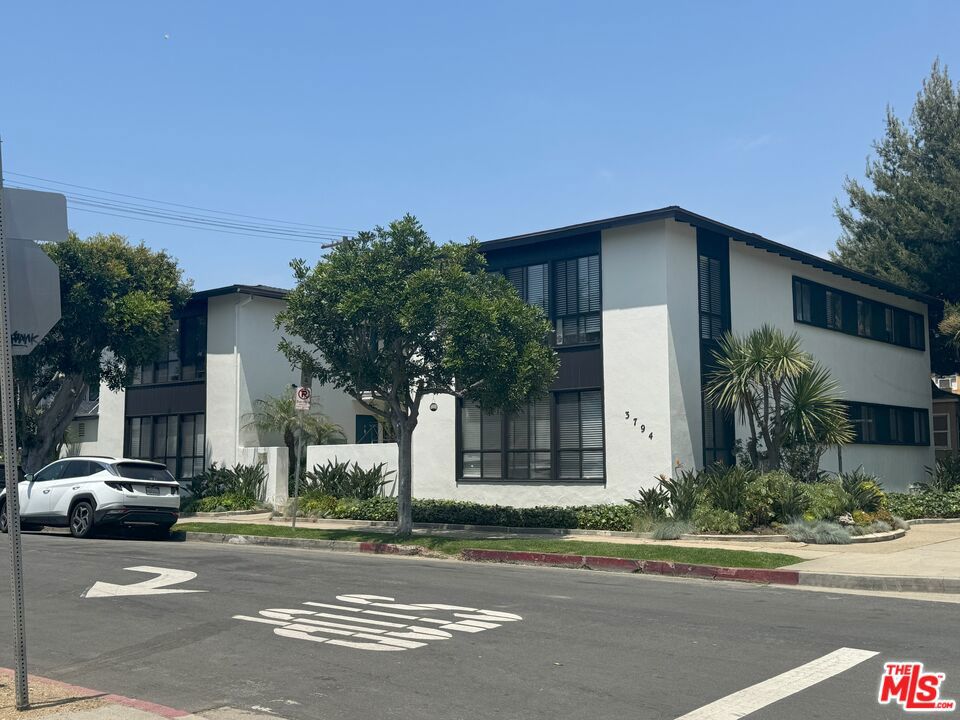 3794 Rosewood Avenue