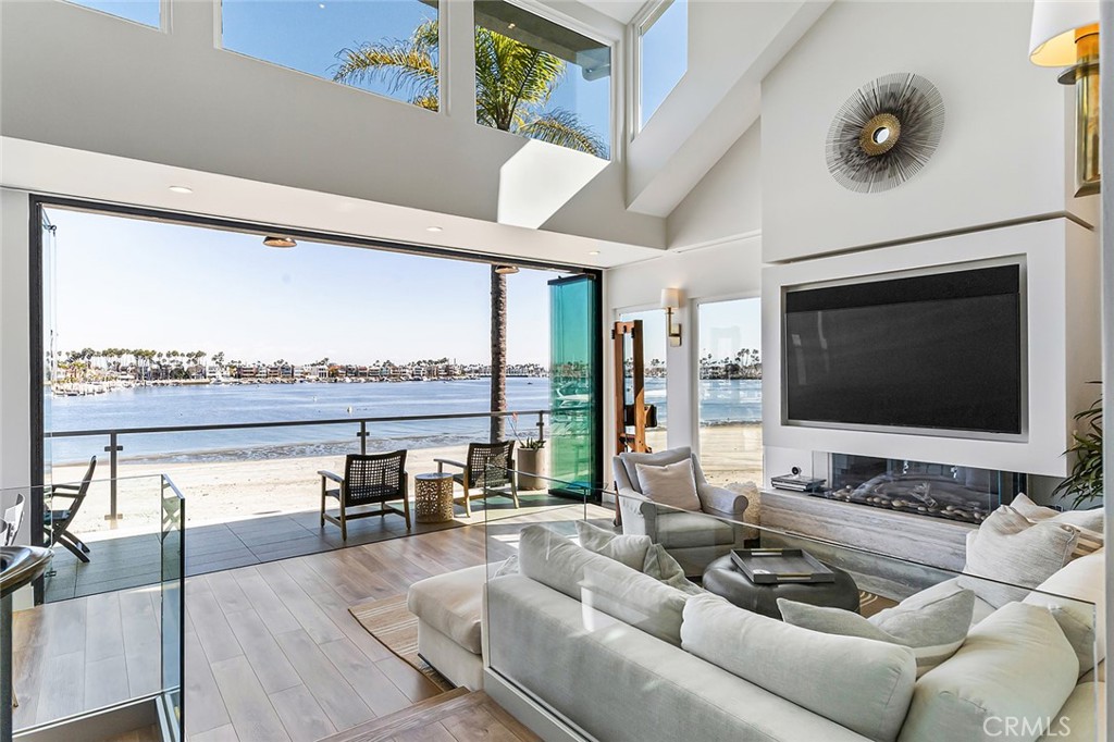 6302 E Bay Shore
