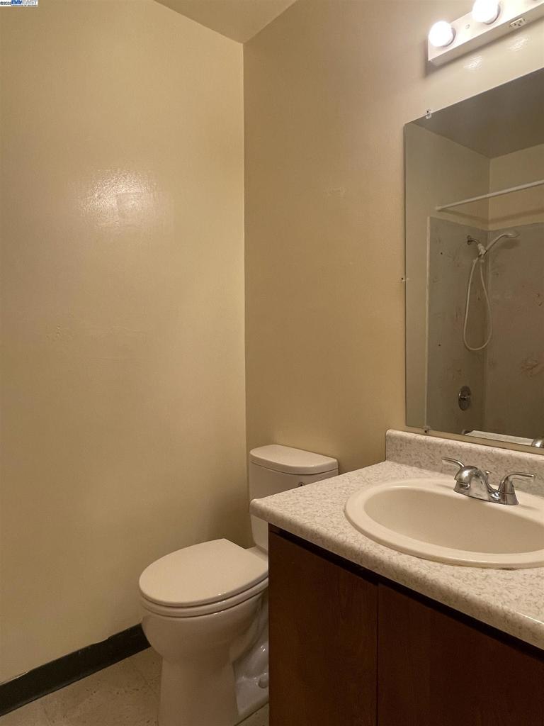 SHOREPOINT COURT - Residential