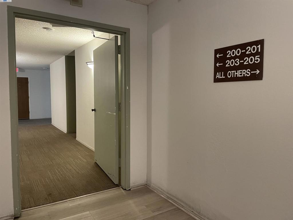 SHOREPOINT COURT - Residential