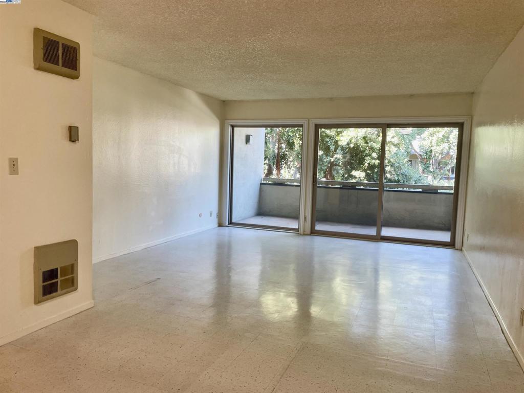 SHOREPOINT COURT - Residential