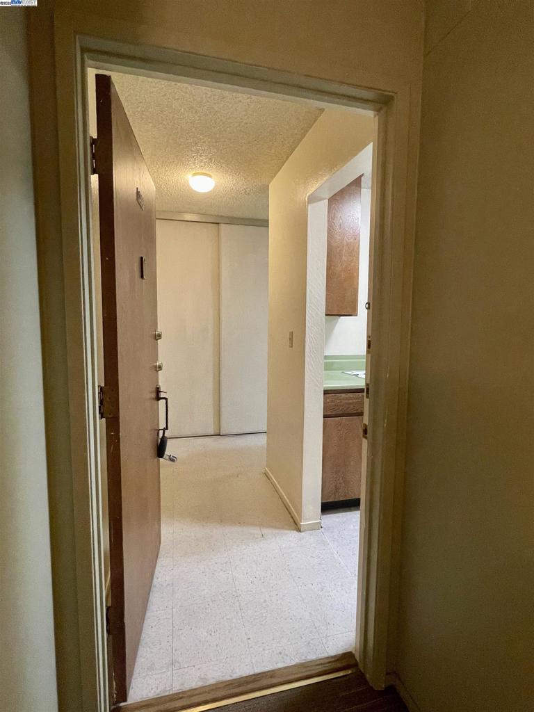 SHOREPOINT COURT - Residential