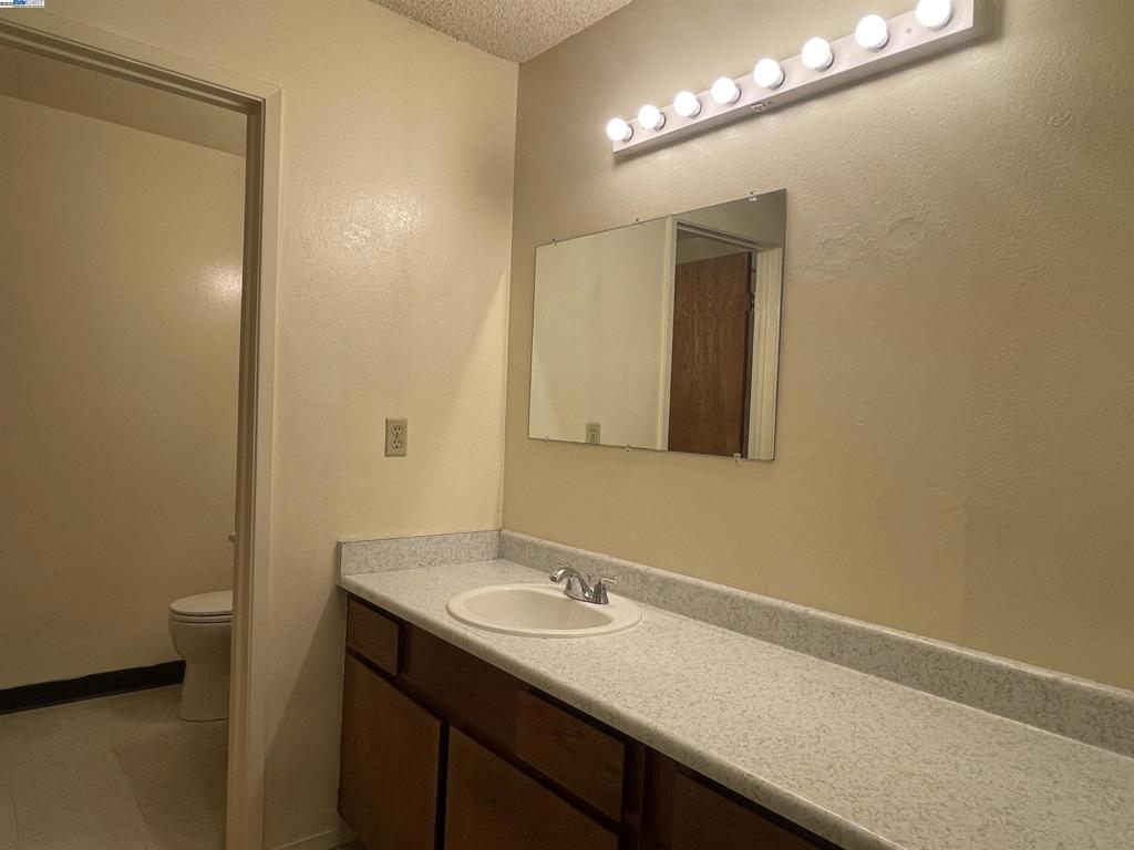 SHOREPOINT COURT - Residential