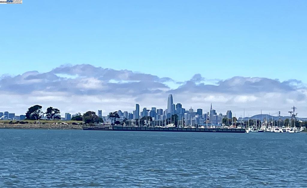 SHOREPOINT COURT - Residential