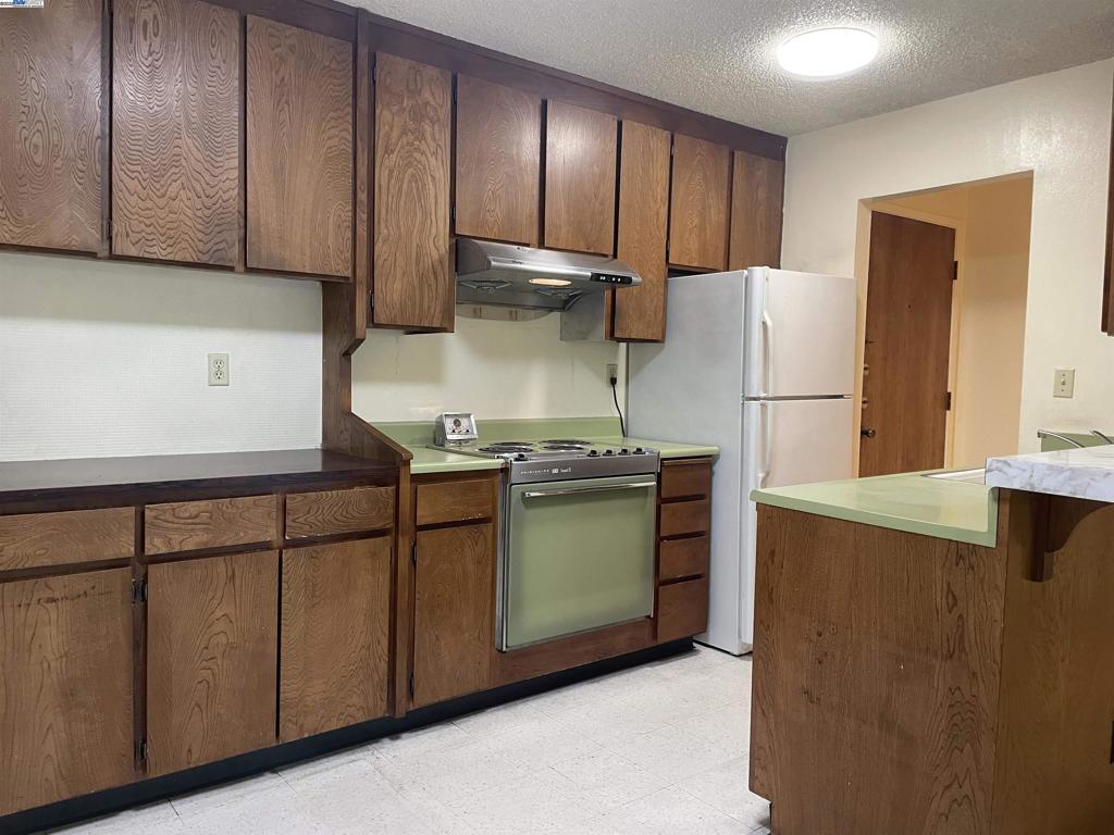 SHOREPOINT COURT - Residential