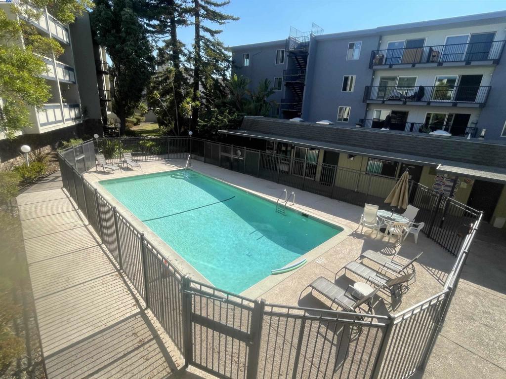 SHOREPOINT COURT - Residential