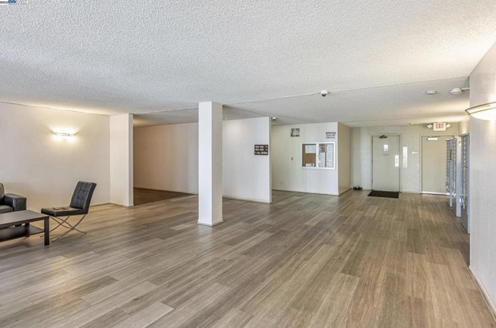 SHOREPOINT COURT - Residential