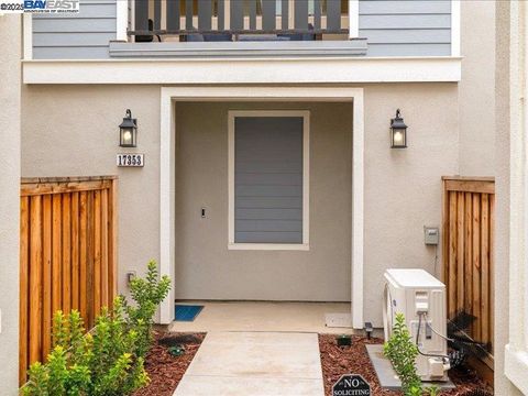 Photo of 17353 Morning View Drive Dr, Lathrop, CA 95330 (MLS # 41117618)