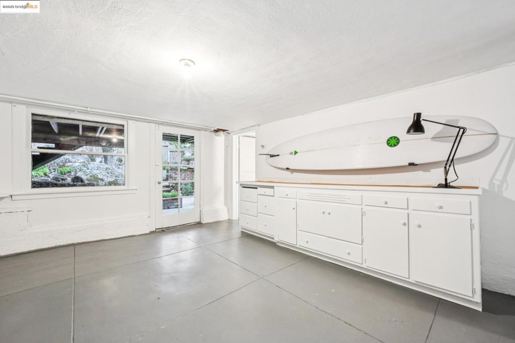 THOUSAND OAKS - Residential