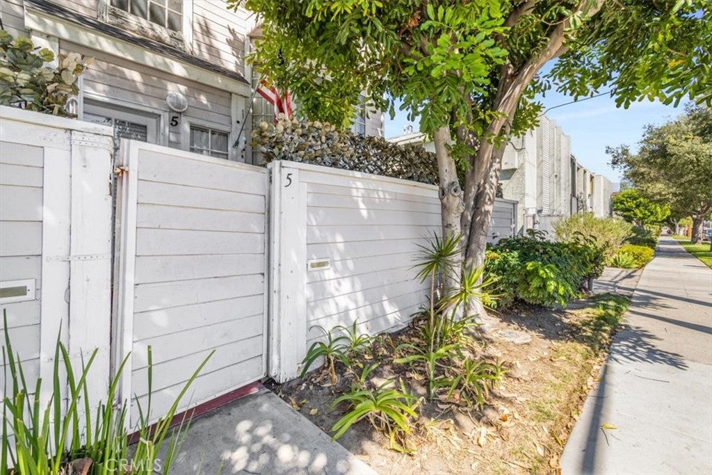 1731 E 68th 5