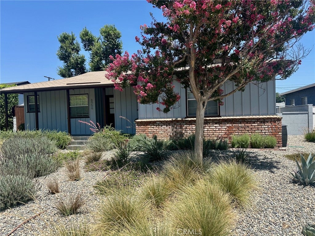 8956 Swinton Avenue, Los Angeles CA 91343