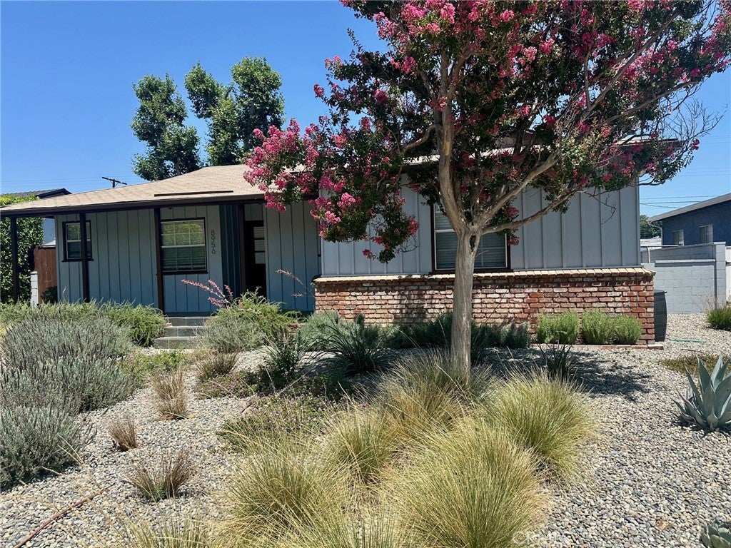 8956 Swinton Avenue, Los Angeles CA 91343