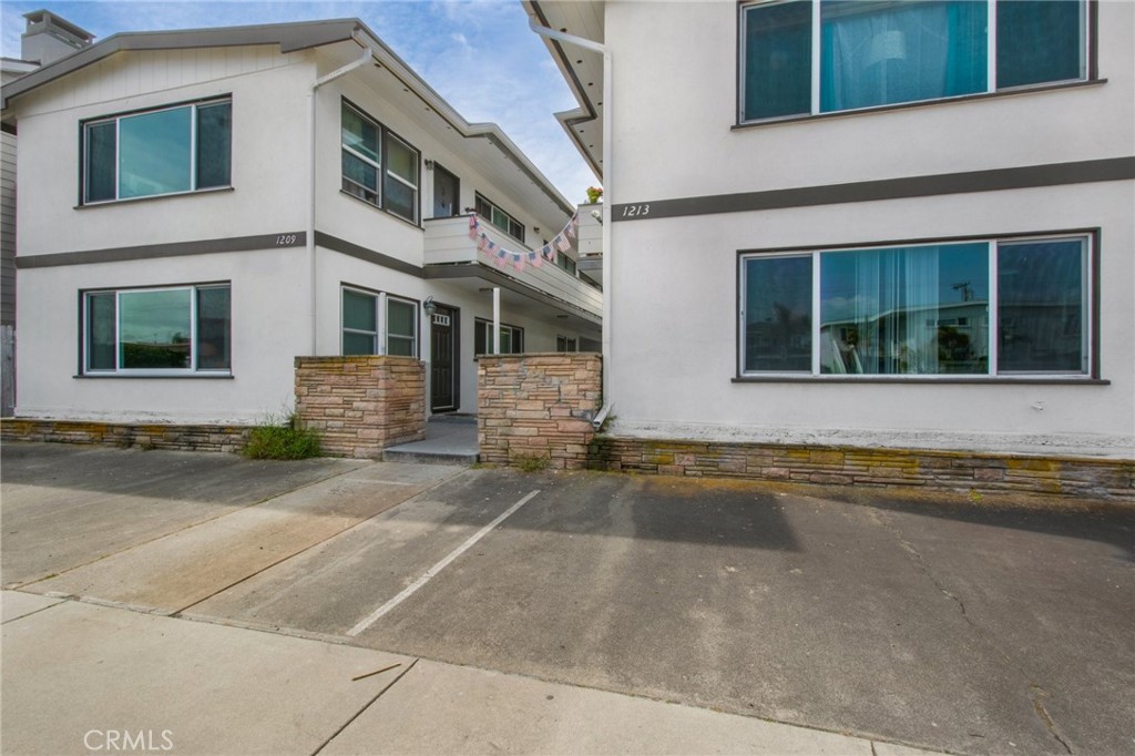 1213 W Balboa Boulevard