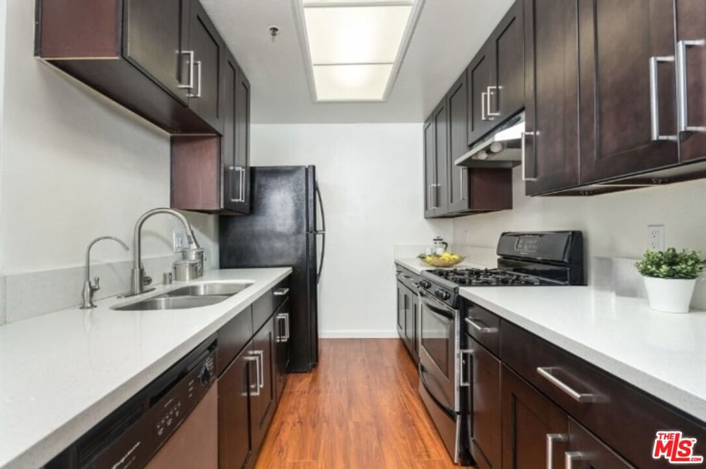533 S St Andrews Place 204