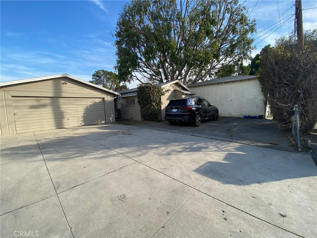 New Guest House listing at 4845 1/2 Agnes! Welcome to your amazing and so charming doll house of a guest property! Best part of Valley Village too! No need to access through the main home (which is not part of lease) ...so private and cozy! Property has everything you could want! 1 bedroom plus 1 bath with 800 Square Feet of flowing living area. New hardwood-like wood Laminate flooring! New Interior paint! Kitchen is amazing and the refrigerator is included! Laundry room with washer and dryer! No need to purchase! Cozy up with the brick fireplace. WOW appeal for sure! 'Beadboard' panel ceiling gives class and ambiance. Cedar closet is great too! Built-ins add such an amazing designer appearance! Parking is perfect with 2 car side-by-side access. Brick patio plus a nice dog run! This Guest-House truly is charming! Close to shops, freeways and all the amazing Valley Village restaurants and enchanting clubs and theatres! This is your oasis of Zen! Min FICA credit score required for all applicants; applicants using government subsidies may provide alternative documentation of financial responsibility per California law.