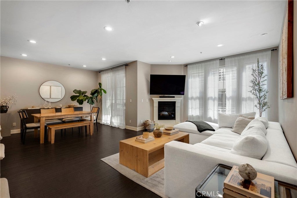 10639 Woodbridge Street 206, Toluca Lake CA 91602
