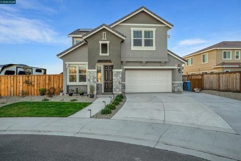 2037 Shrike Ct Vacaville CA 95688