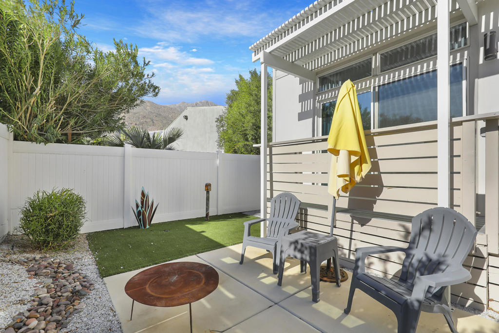 Palm Canyon Mobile C - Manufactured In Park