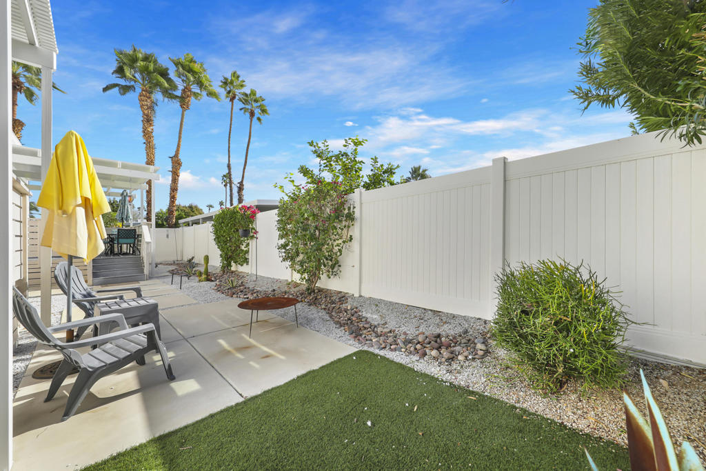 Palm Canyon Mobile C - Manufactured In Park