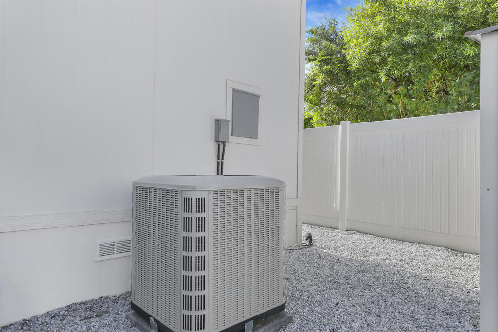 Palm Canyon Mobile C - Manufactured In Park