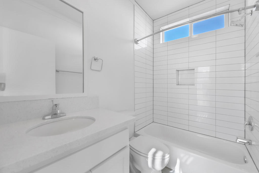 Palm Canyon Mobile C - Manufactured In Park