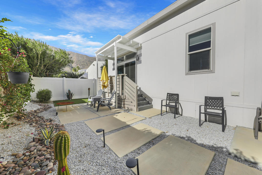 Palm Canyon Mobile C - Manufactured In Park