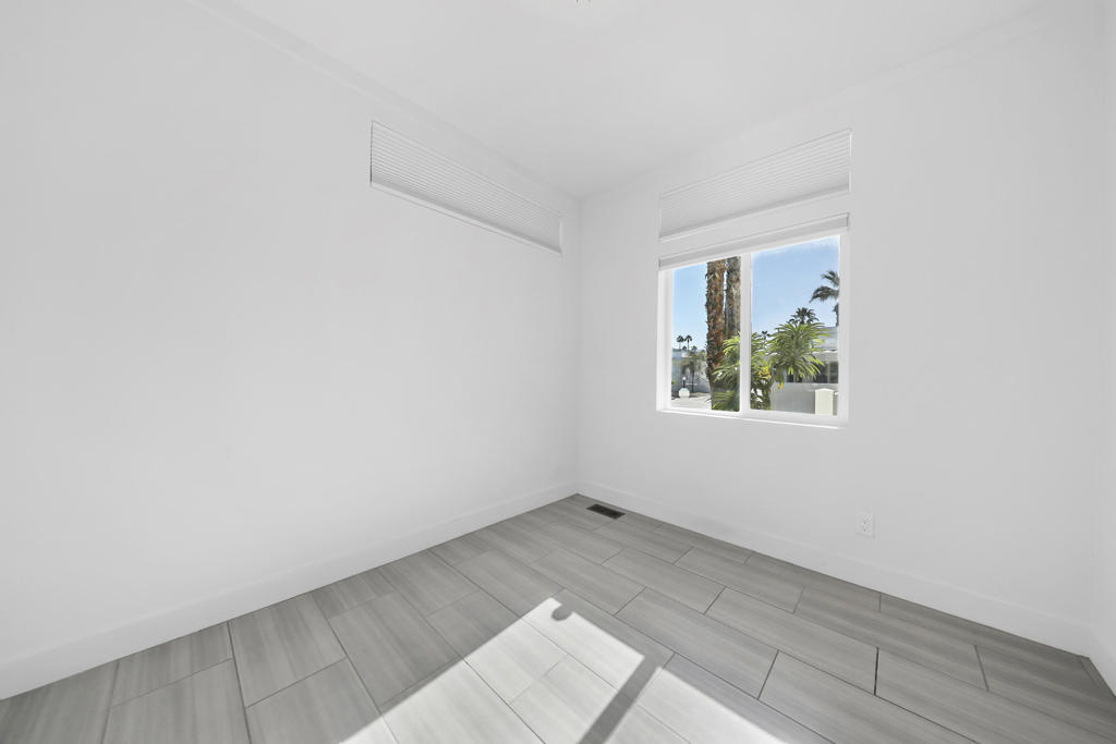 Palm Canyon Mobile C - Manufactured In Park