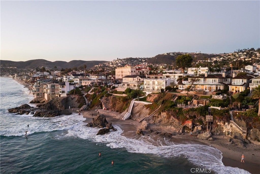 Photo of 1337 Gaviota Dr Dr, Laguna Beach, CA 92651 (MLS # OC25247805)