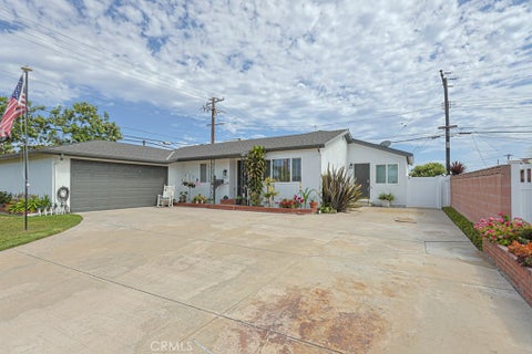 Photo of 6472 Brown Circle, Huntington Beach, CA 92647 (MLS # OC26214269)