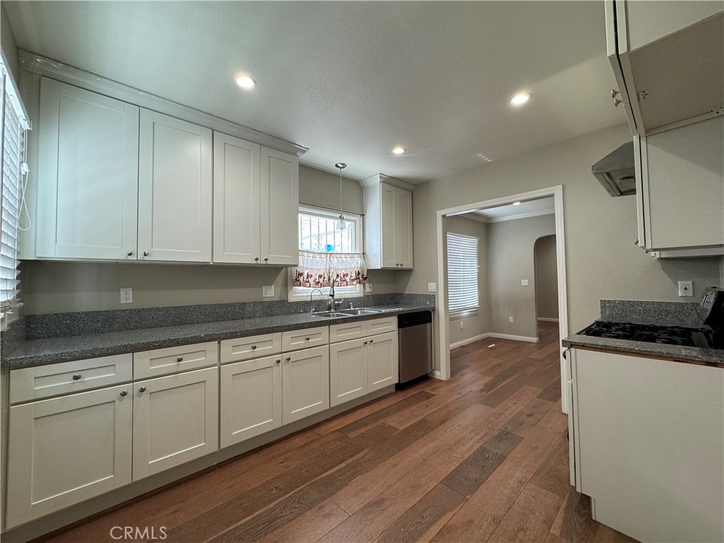 1828 A & B New Avenue