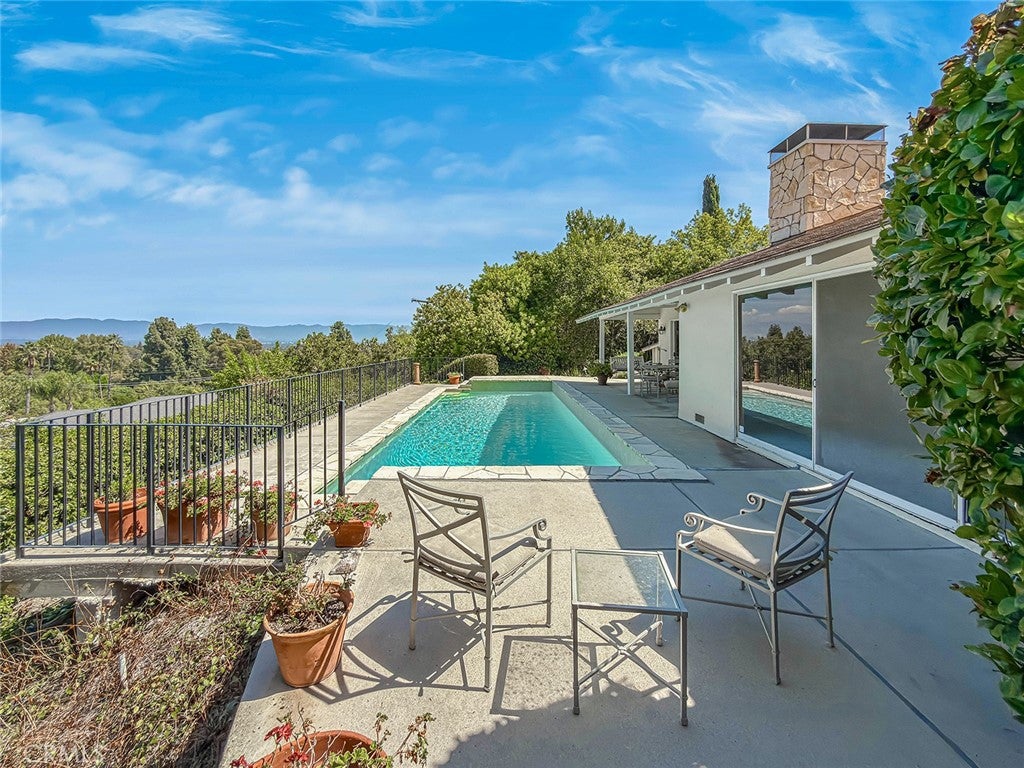 5015 Casa Dr.