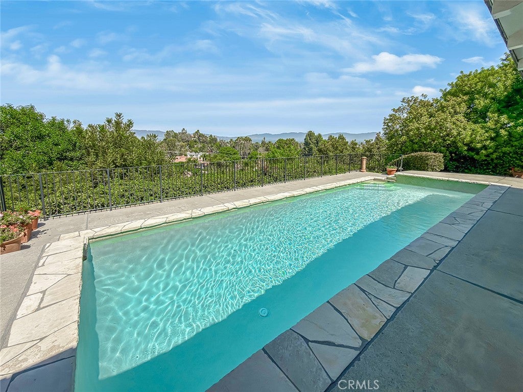 5015 Casa Dr.
