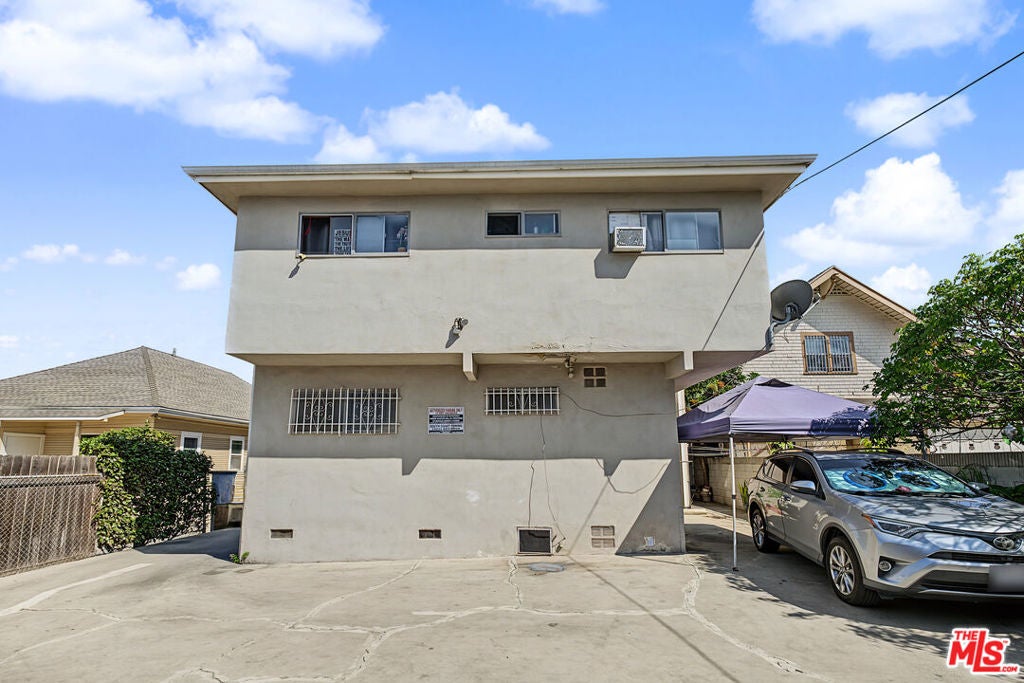 1121 S Mariposa Avenue