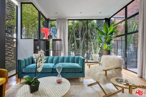 Photo of 7 Vicente Terrace, Santa Monica, CA 90401 (MLS # 25583465)