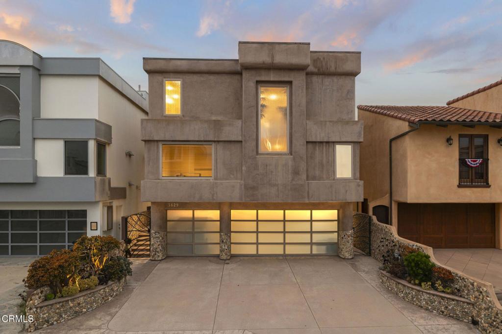 Oxnard, California, 93035, United States, 4 Bedrooms Bedrooms, ,3 BathroomsBathrooms,Residential,Active,2016399