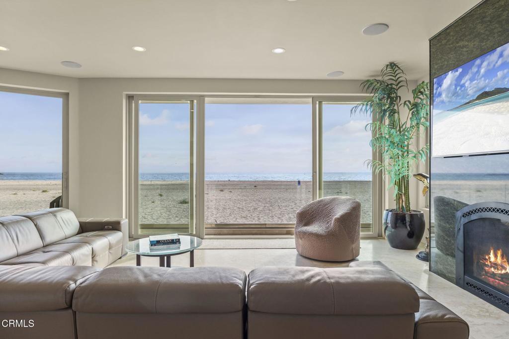 Oxnard, California, 93035, United States, 4 Bedrooms Bedrooms, ,3 BathroomsBathrooms,Residential,Active,2016399