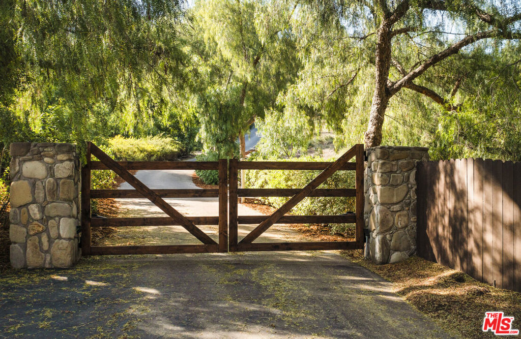 10901 CREEK Road