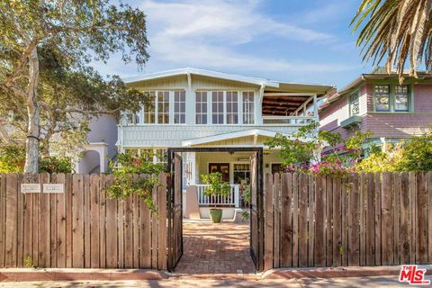 Photo of 33 Breeze Avenue, Venice, CA 90291 (MLS # 25611813) Photo of 33 Breeze Avenue, Venice, CA 90291 (MLS # 25611813)