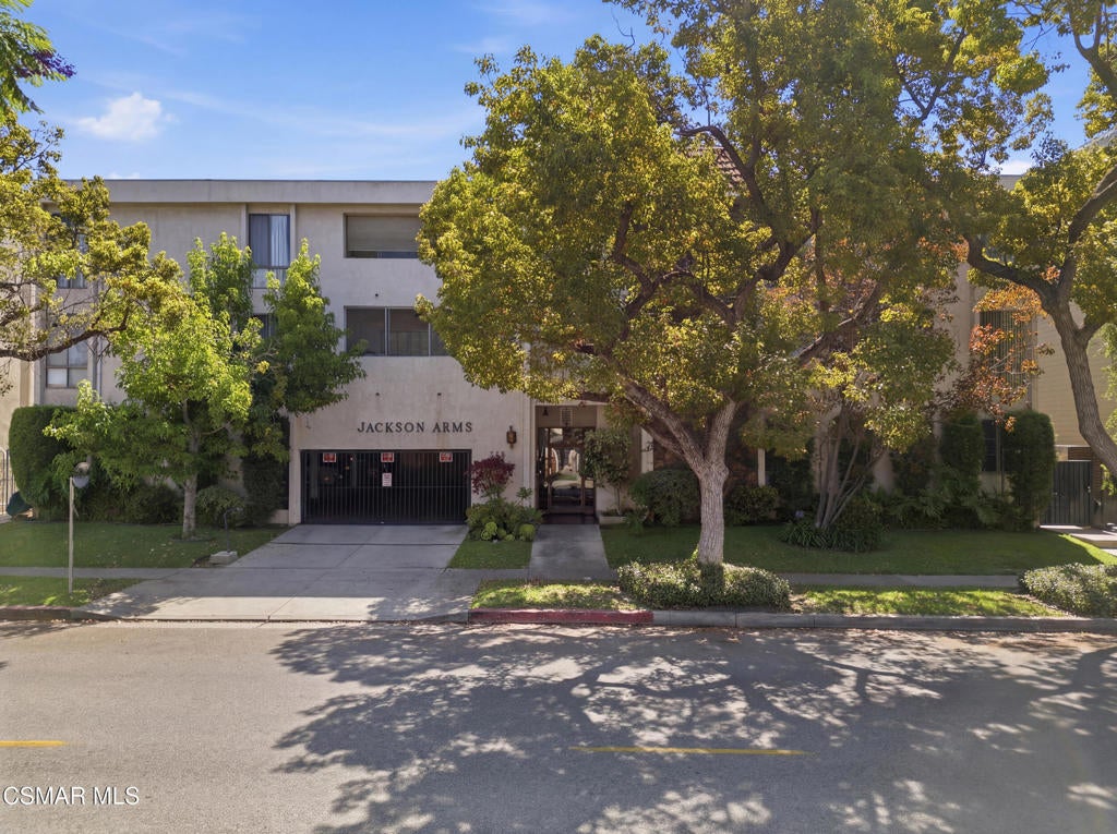 528 N Jackson Street 303