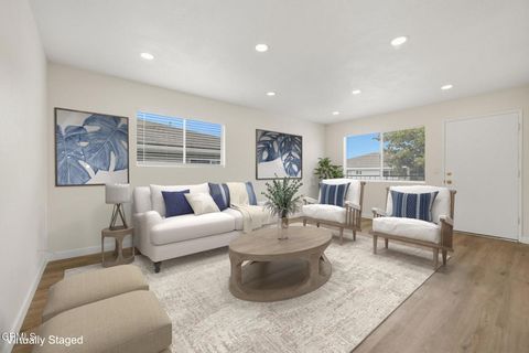 Tiny photo for 1127 Acadia Place, Ventura, CA 93003 (MLS # V1-34421)