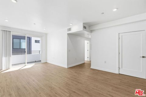Photo of 11408 W Sarah Street #303, Studio City, CA 91602 (MLS # 26662865)
